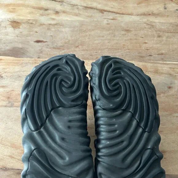 Salehe Bembury x Crocs Pollex Clog - Sasquatch (Black) - Size M8/W10 - Picture 5 of 5